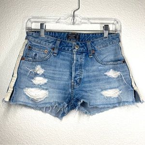 Abercrombie & Fitch Ames Low Rise Boyfriend Cutoff
Shorts Side Stripe 24